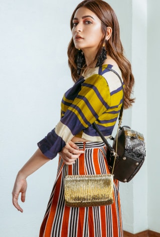 On-your-Sixes-Kriti-Kharbanda_02