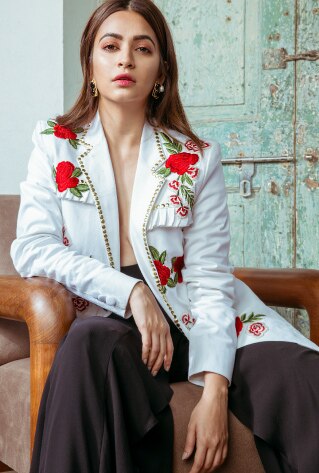 On-your-Sixes-Kriti-Kharbanda_03