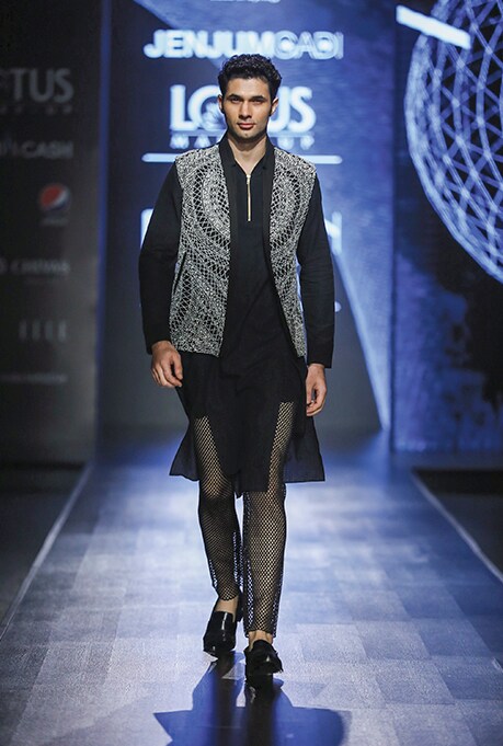 Jenjum Gadi Sherwani