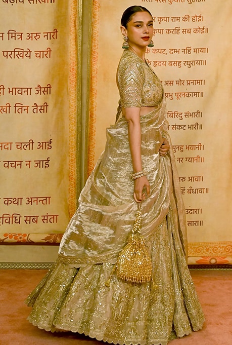 Aditi Rao Hydari in Ridhi Mehra