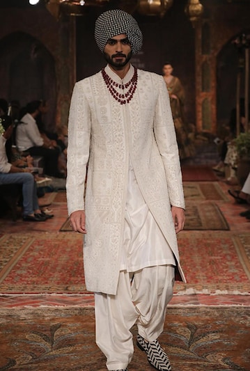 Sherwani Set by JJ Valaya