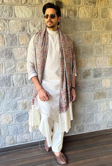 Sidarth Malhotra - Mojaris : Types of Footwear For Men