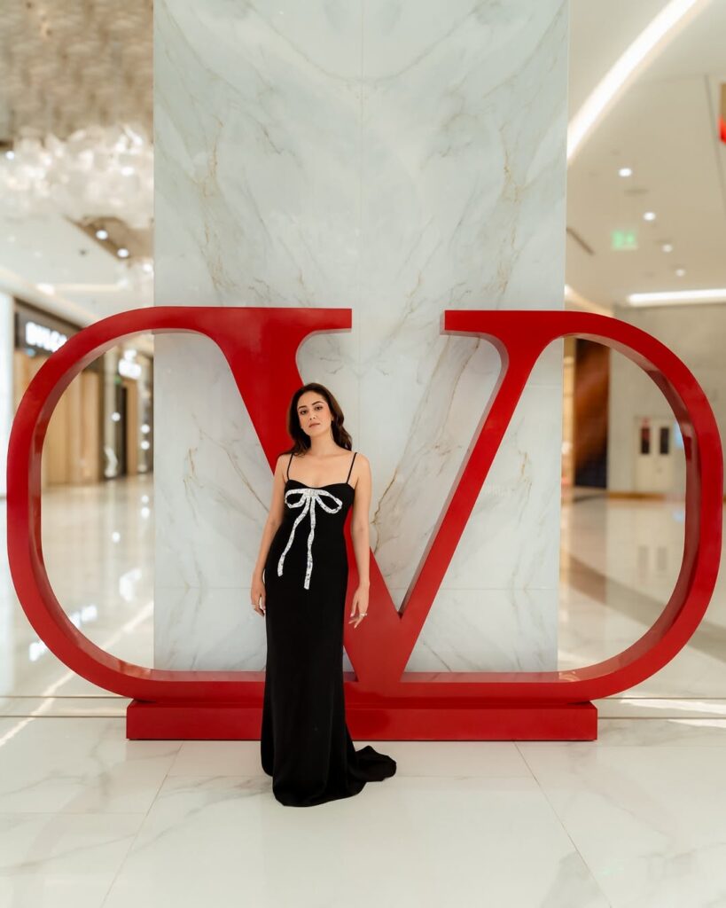 Mira Kapoor's black to black look