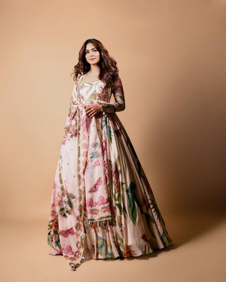 Mrunal Thakur in Mahima Mahajan