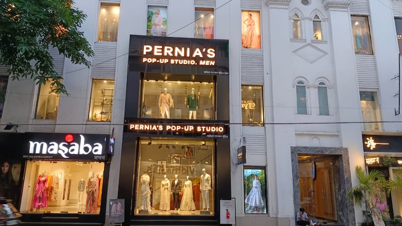 Pernia’s Pop-Up Studio