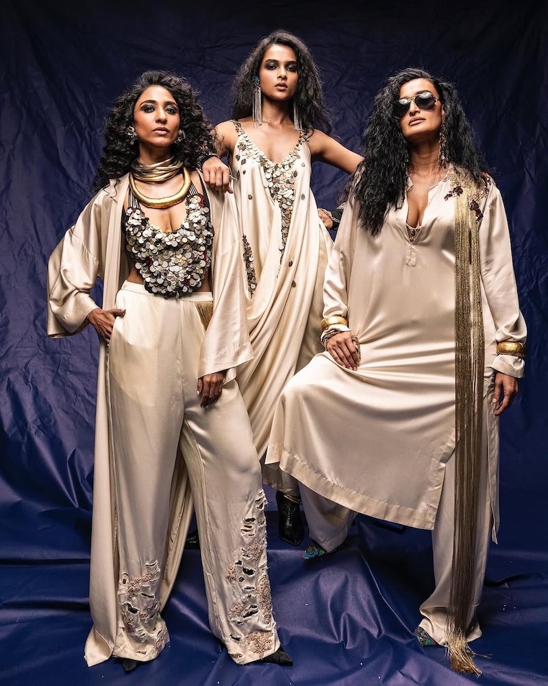 AK - OK by Anamika Khanna at Lakmē Fashion Week 1