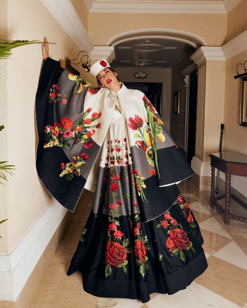 Kaaynaat by Rohit Bal