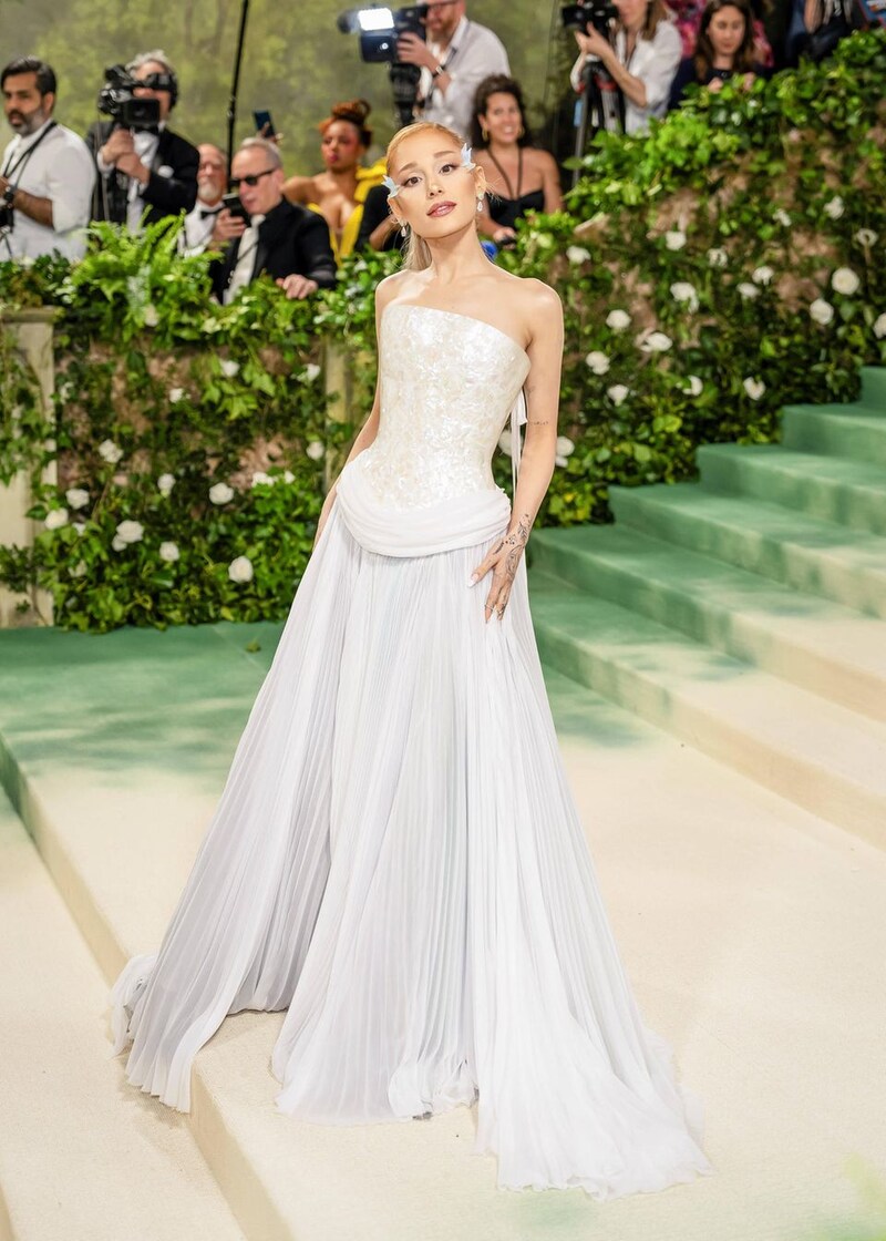 Ariana Grande in Loewe