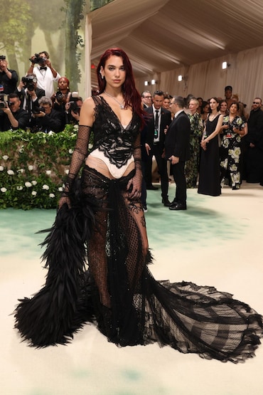 Dua Lipa in Marc Jacobs