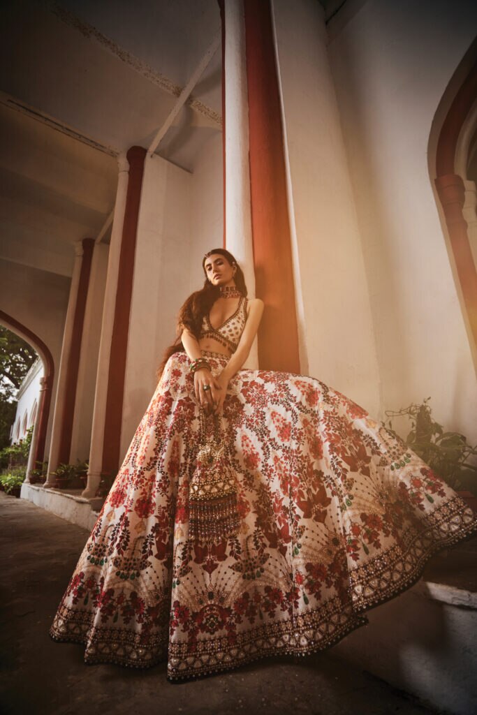 an array of celebratory silhouettes inspired by the regal courtesans of Lucknow from #RajdeepRanawat’s latest collection, 𝘕𝘪𝘻𝘢𝘮.
