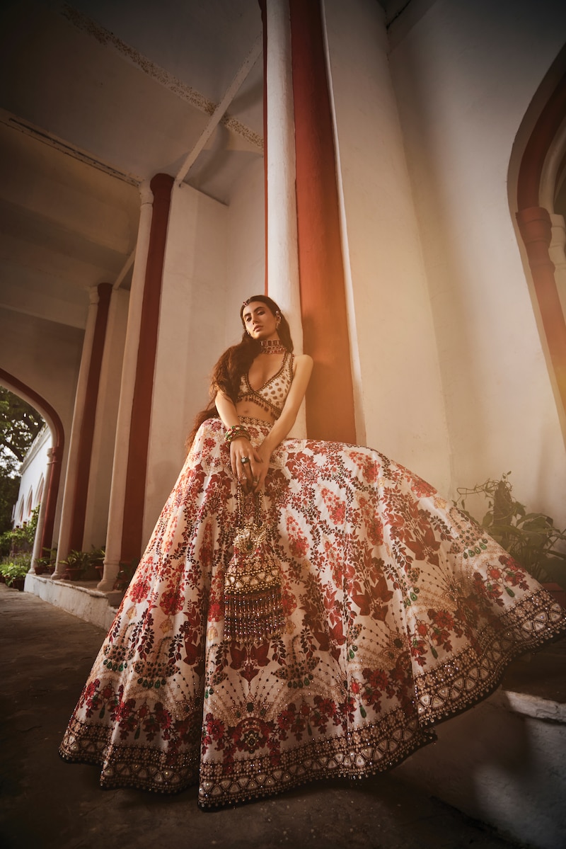 an array of celebratory silhouettes inspired by the regal courtesans of Lucknow from #RajdeepRanawat’s latest collection, 𝘕𝘪𝘻𝘢𝘮.