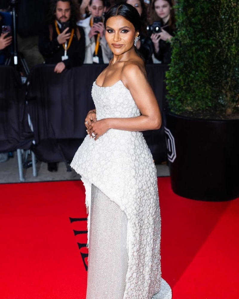 Mindy Kaling in Jonathan Simkhai, 2023