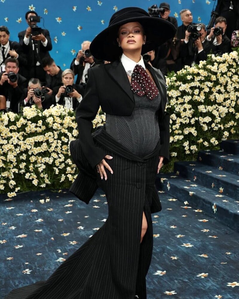 Rihanna in Marc Jacobs and Cartier