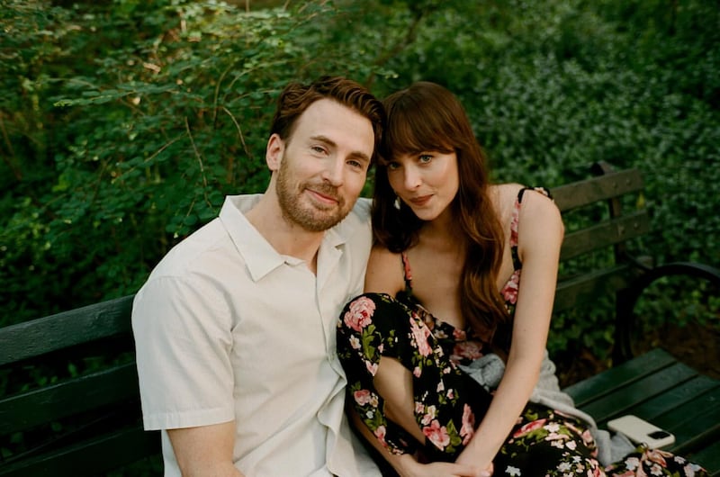 Chris Evans & Dakota Johnson