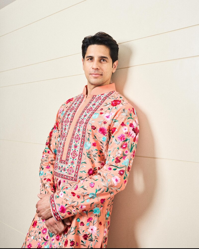 Resham Embroidered Kurta Designed by Manish Malhotra and worn by Sidharth Malhotra
