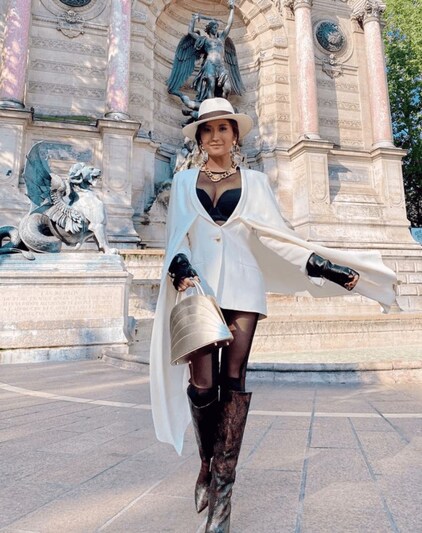 Mindy in Martin Martin cloak blazer